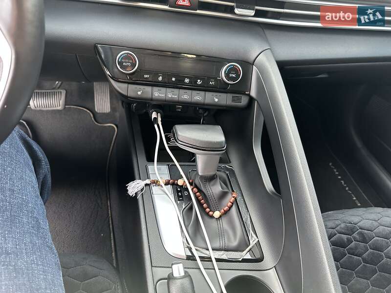 Седан Hyundai Elantra 2022 в Одессе