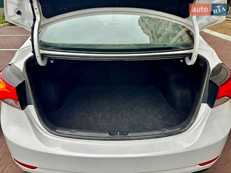 Седан Hyundai Elantra 2015 в Киеве фото 22 Седан Hyundai Elantra 2015 в Киеве