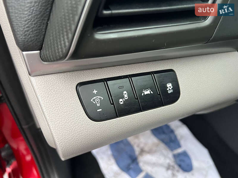 Седан Hyundai Elantra 2019 в Києві