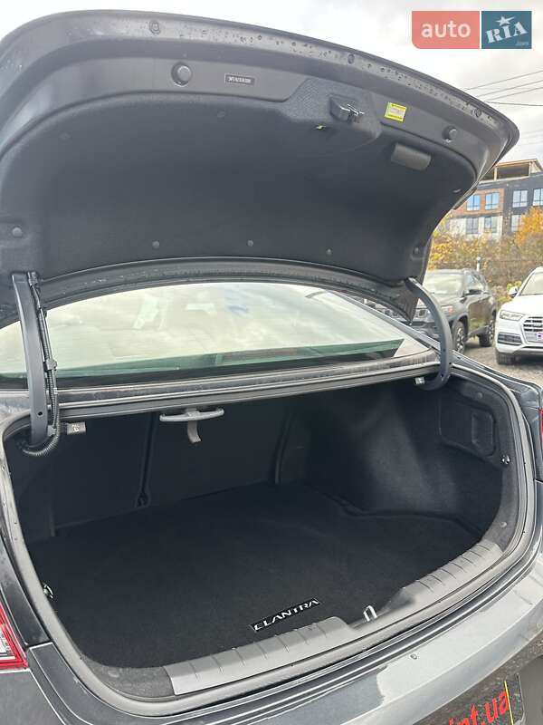 Седан Hyundai Elantra 2020 в Білогородці