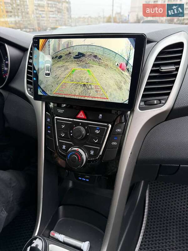 Хэтчбек Hyundai Elantra 2016 в Киеве