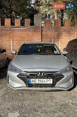 Седан Hyundai Elantra 2019 в Каменском