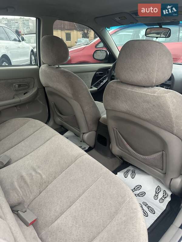 Седан Hyundai Elantra 2004 в Смеле