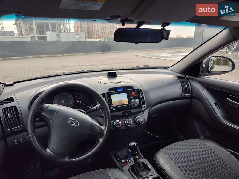 Седан Hyundai Elantra 2008 в Львове