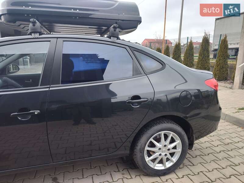 Седан Hyundai Elantra 2008 в Львове