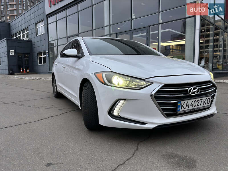 Седан Hyundai Elantra 2017 в Киеве