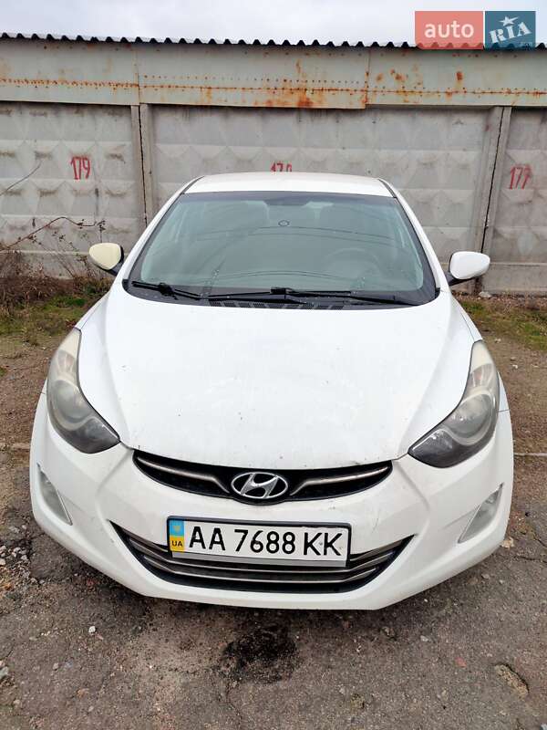 Седан Hyundai Elantra 2013 в Киеве фото Седан Hyundai Elantra 2013 в Киеве