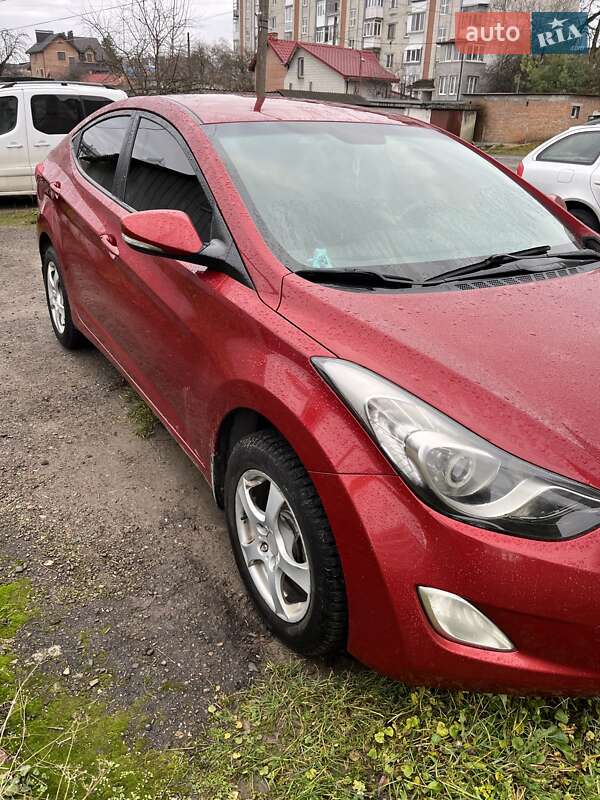 Седан Hyundai Elantra 2013 в Львове
