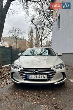 Седан Hyundai Elantra 2018 в Києві