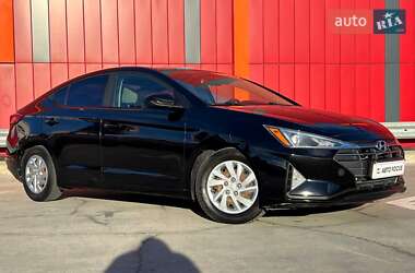 Седан Hyundai Elantra 2019 в Києві
