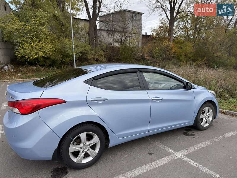 Hyundai Elantra 2013