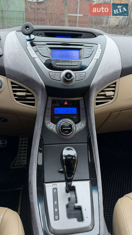Седан Hyundai Elantra 2012 в Запорожье