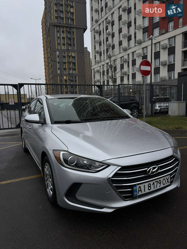 Седан Hyundai Elantra 2016 в Киеве