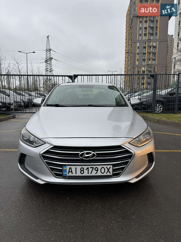 Седан Hyundai Elantra 2016 в Киеве
