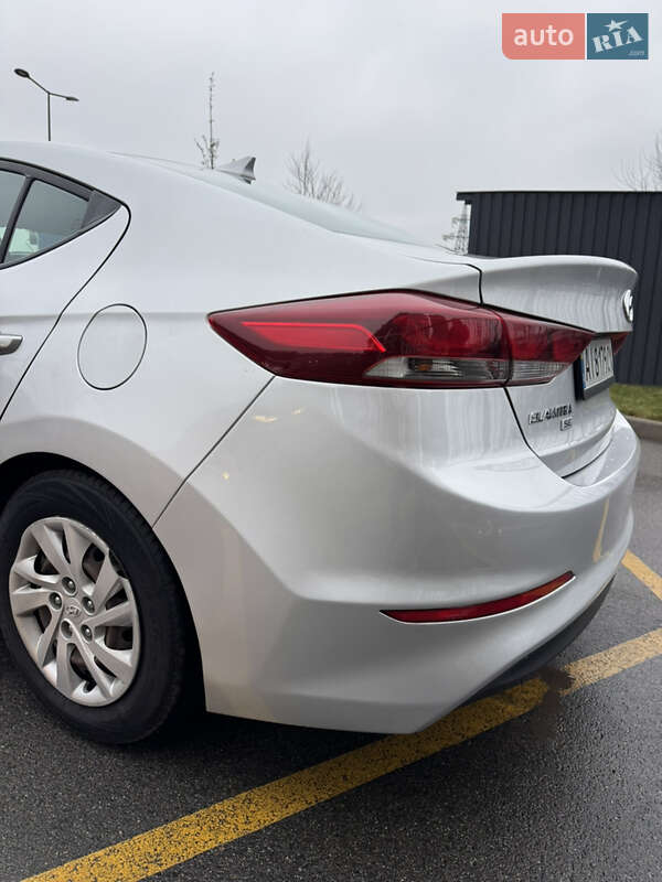 Седан Hyundai Elantra 2016 в Киеве