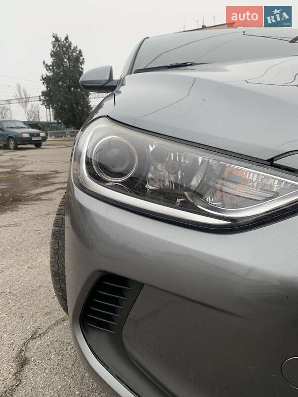 Седан Hyundai Elantra 2017 в Запоріжжі