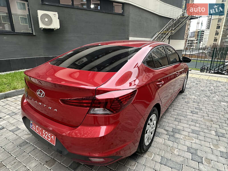 Седан Hyundai Elantra 2019 в Одессе