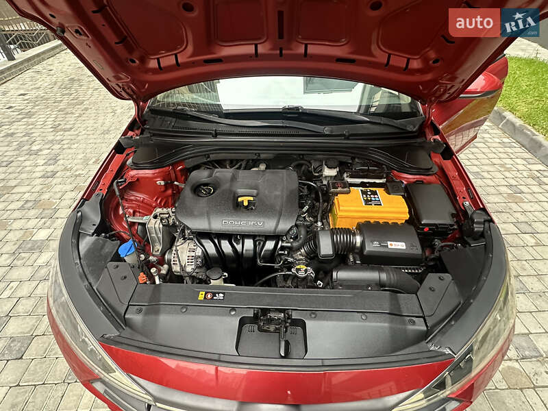 Седан Hyundai Elantra 2019 в Одессе