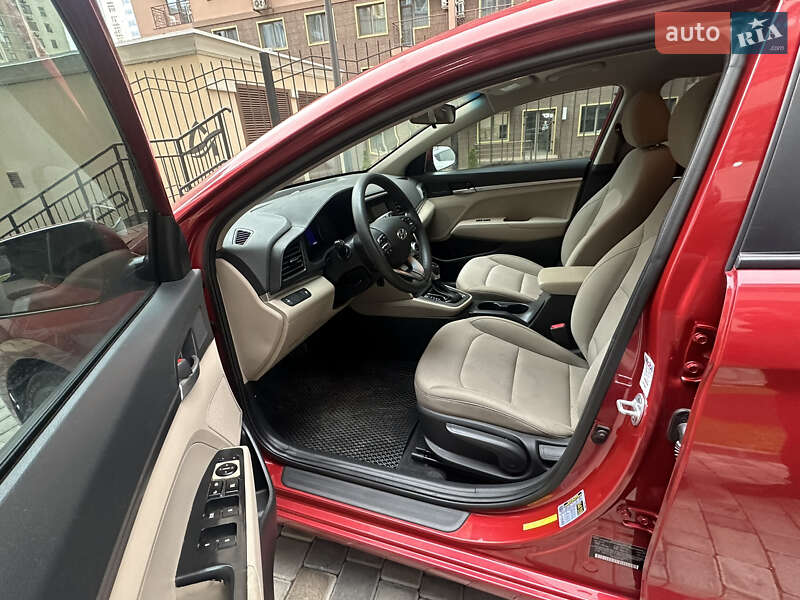 Седан Hyundai Elantra 2019 в Одессе