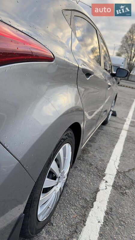 Седан Hyundai Elantra 2011 в Дніпрі