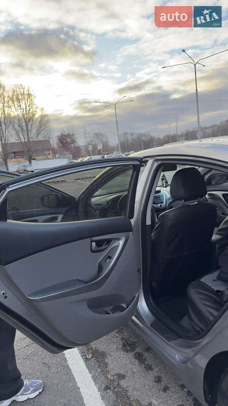 Седан Hyundai Elantra 2011 в Дніпрі