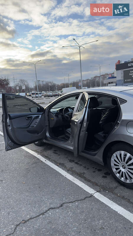 Седан Hyundai Elantra 2011 в Дніпрі