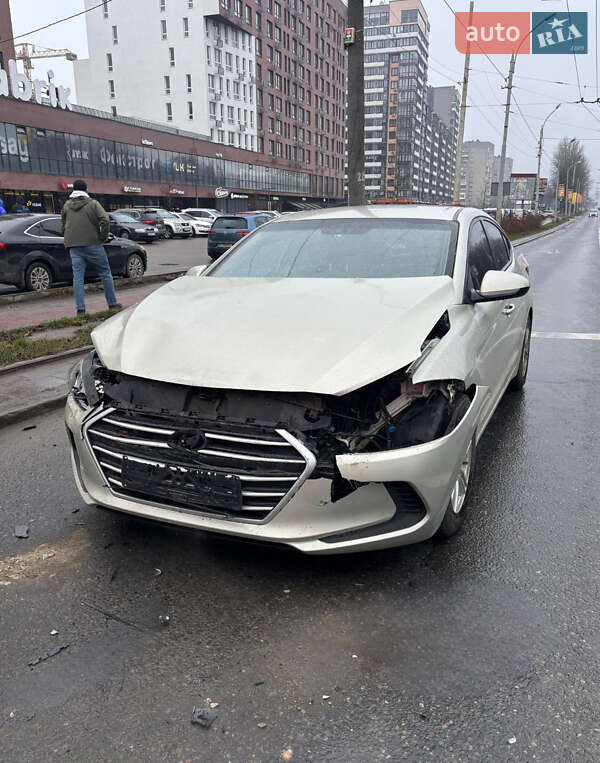 Hyundai Elantra 2016