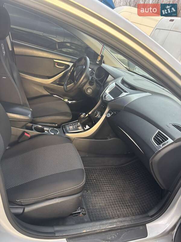 Hyundai Elantra 2013