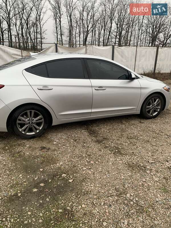 Седан Hyundai Elantra 2017 в Ірпені