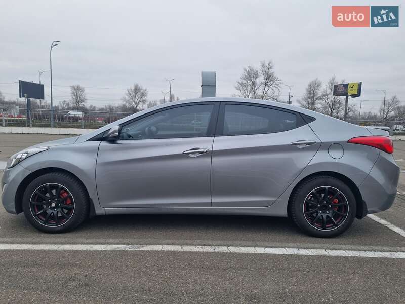 Седан Hyundai Elantra 2012 в Києві
