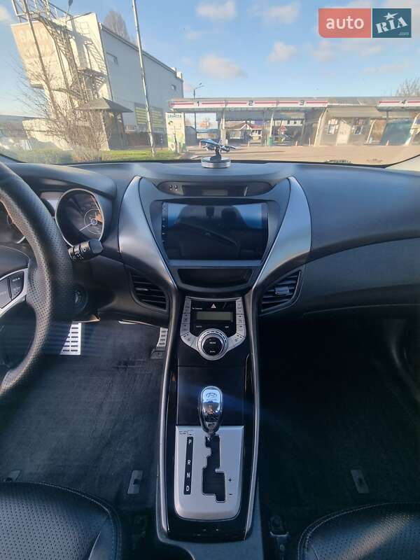 Седан Hyundai Elantra 2012 в Києві