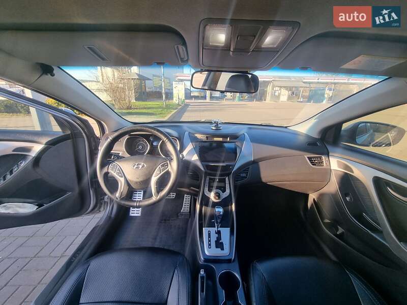 Седан Hyundai Elantra 2012 в Києві