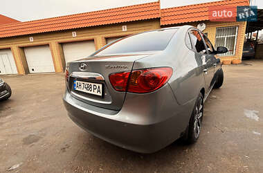 Седан Hyundai Elantra 2010 в Славянске