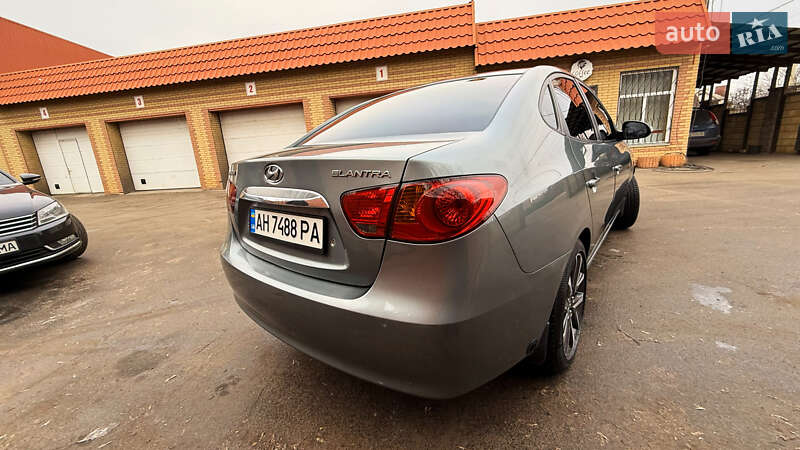 Седан Hyundai Elantra 2010 в Славянске