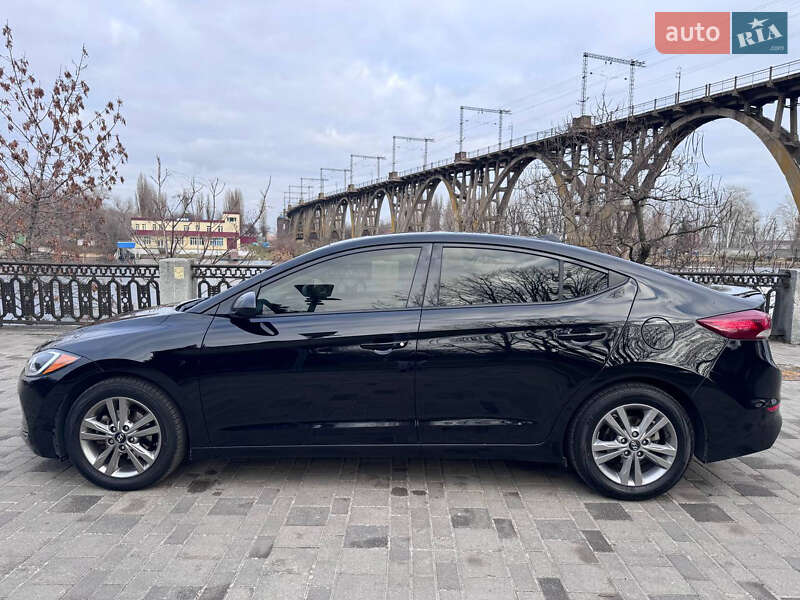 Седан Hyundai Elantra 2018 в Дніпрі
