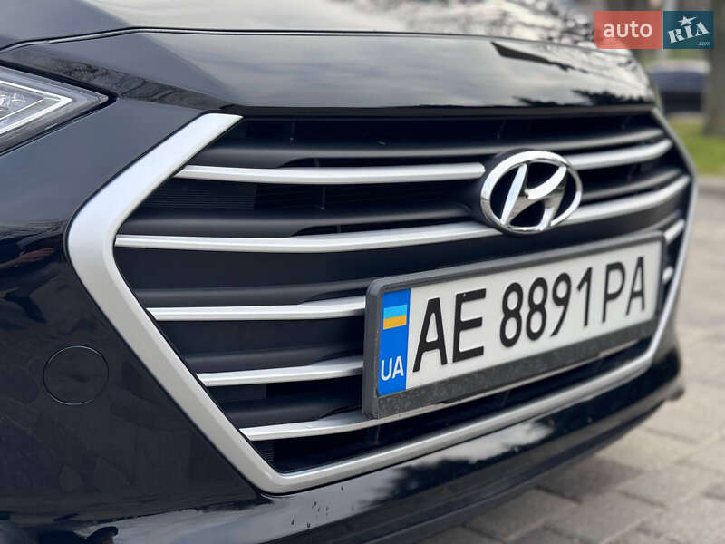 Седан Hyundai Elantra 2018 в Дніпрі