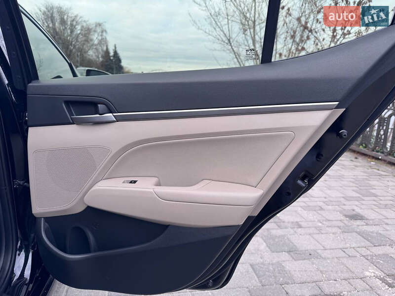 Седан Hyundai Elantra 2018 в Дніпрі