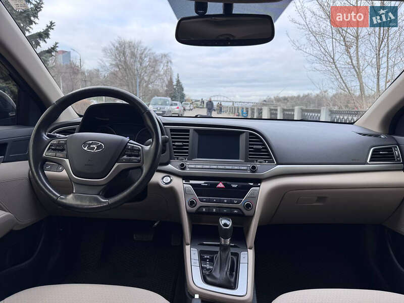 Седан Hyundai Elantra 2018 в Дніпрі