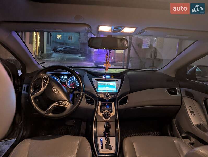 Седан Hyundai Elantra 2012 в Городку