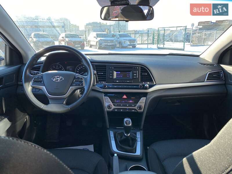 Седан Hyundai Elantra 2018 в Львове