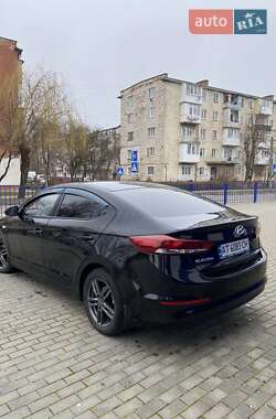 Седан Hyundai Elantra 2017 в Калуше