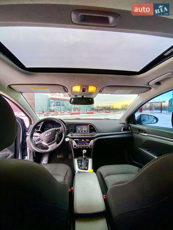 Седан Hyundai Elantra 2017 в Киеве