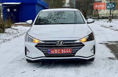 Седан Hyundai Elantra 2018 в Киеве