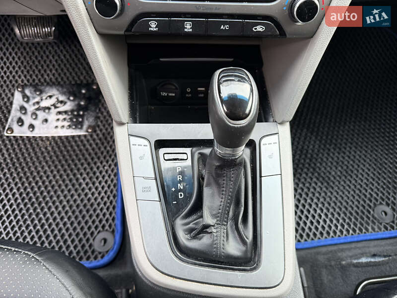 Седан Hyundai Elantra 2017 в Ирпене