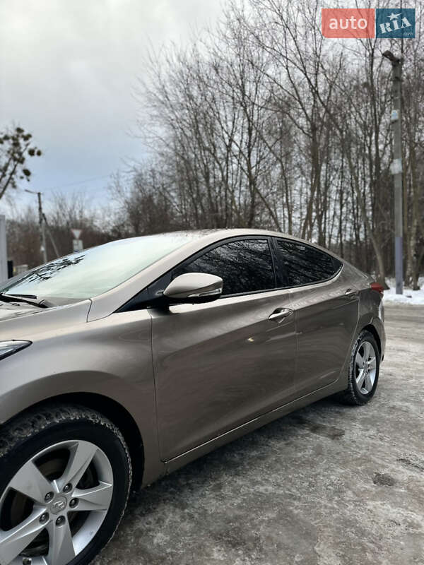 Седан Hyundai Elantra 2012 в Киеве