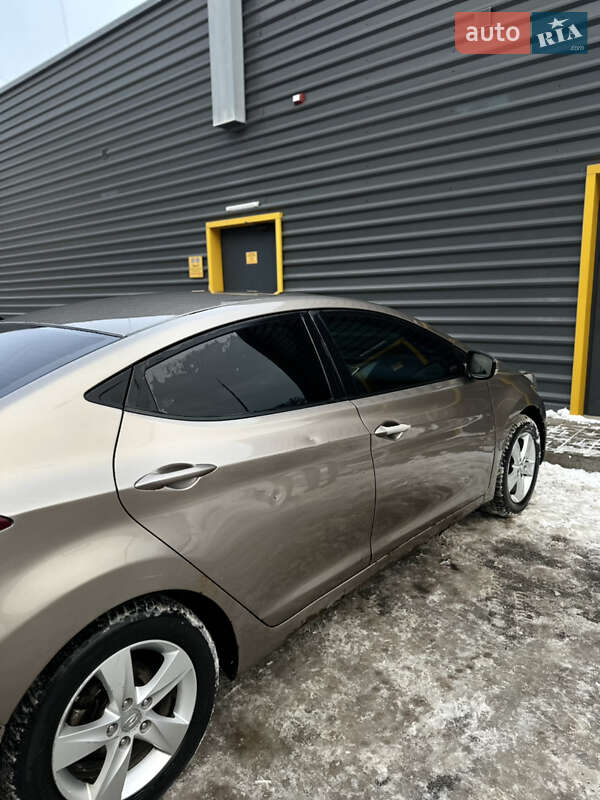 Седан Hyundai Elantra 2012 в Киеве