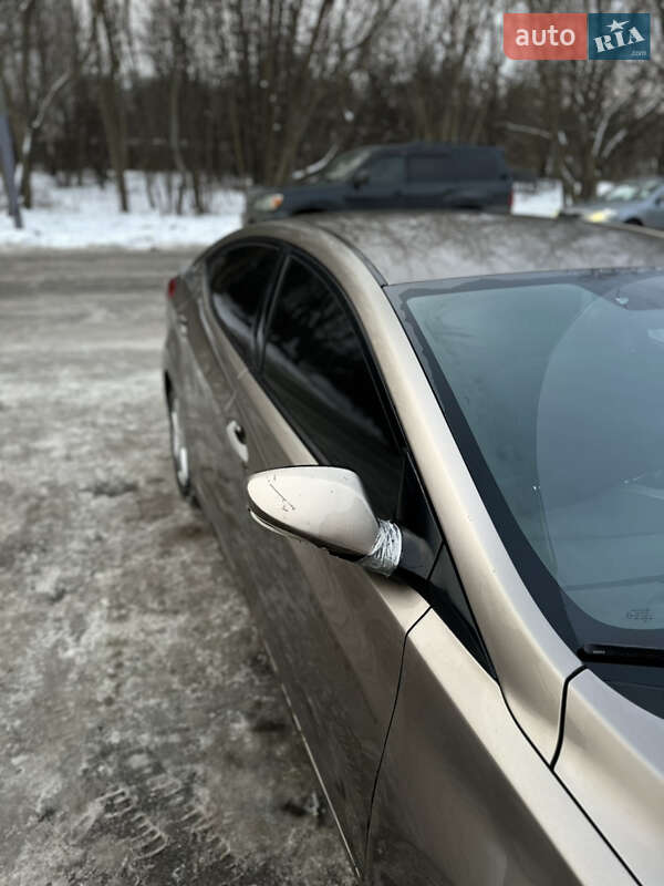 Седан Hyundai Elantra 2012 в Киеве