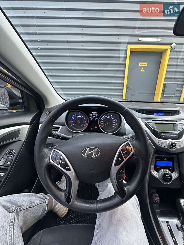 Седан Hyundai Elantra 2012 в Киеве