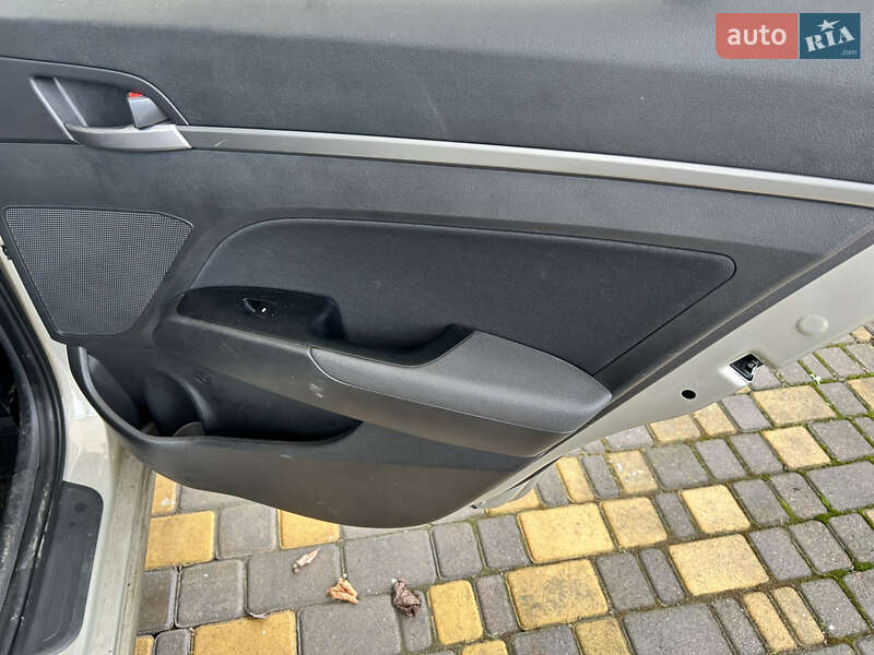 Седан Hyundai Elantra 2016 в Одессе