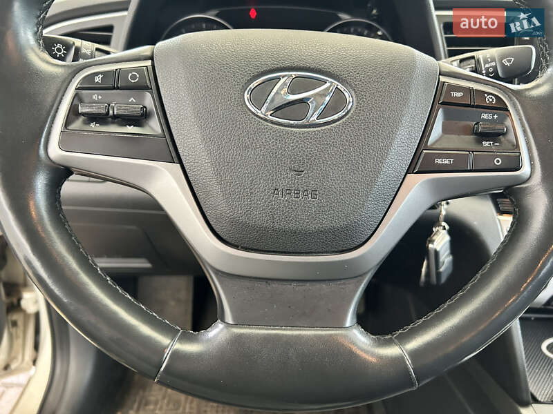 Седан Hyundai Elantra 2016 в Одессе